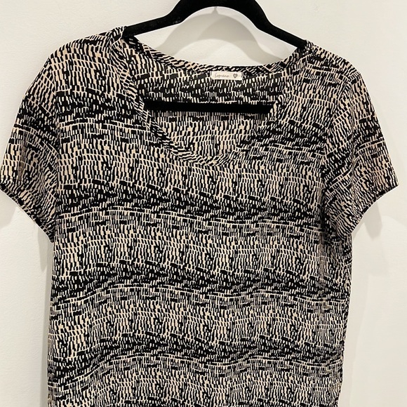 Soprano Black and Tan Patterned Short Sleeve Blouse - Picture 2 of 6